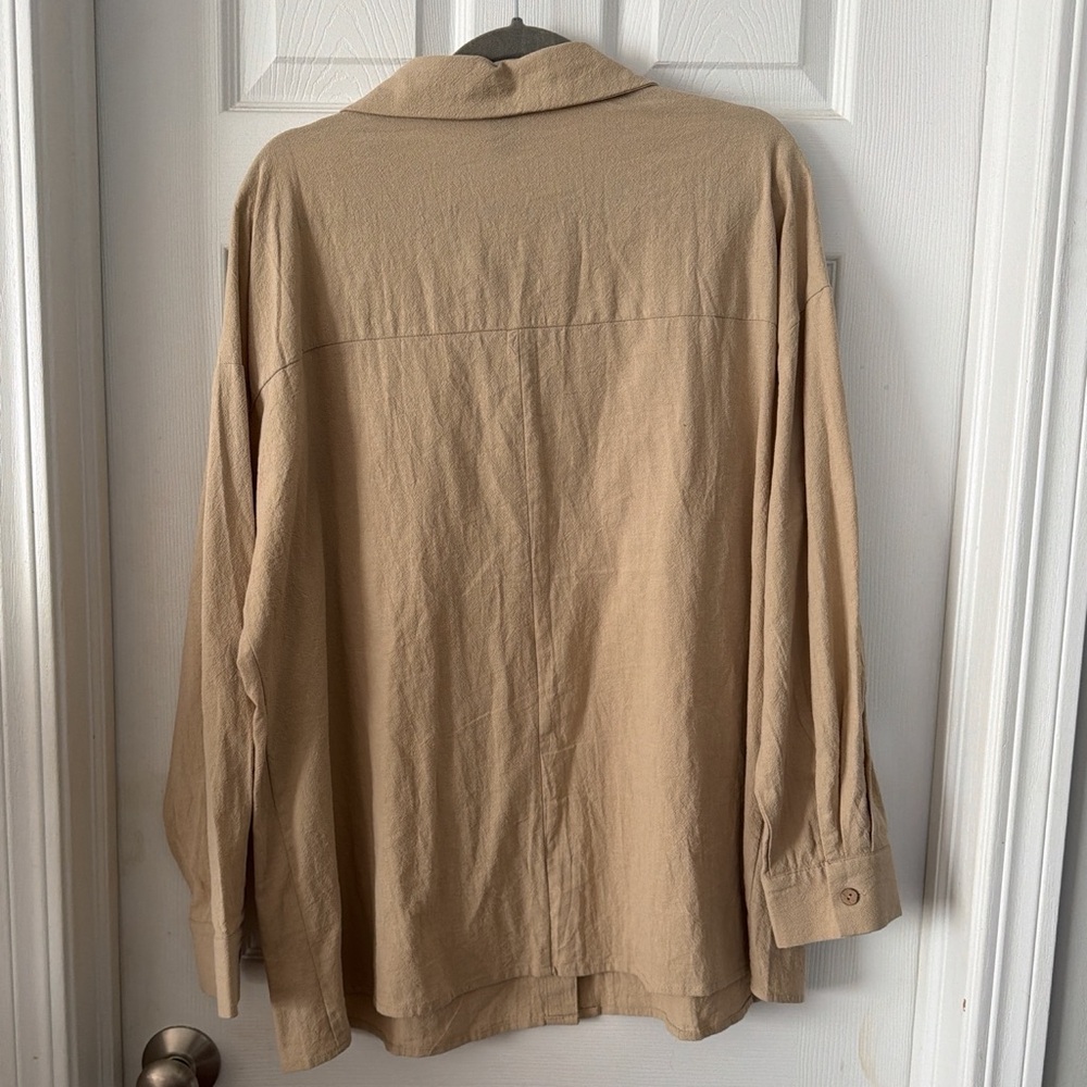 SHEIN Beige Button Down Shirt - Picture 3 of 4
